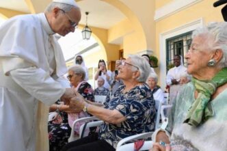 Papa Leone XIV pubblica il messaggio per la Giornata Mondiale dei Nonni e degli Anziani, in programma il 26 luglio: "Io invece non ti dimenticherò mai."