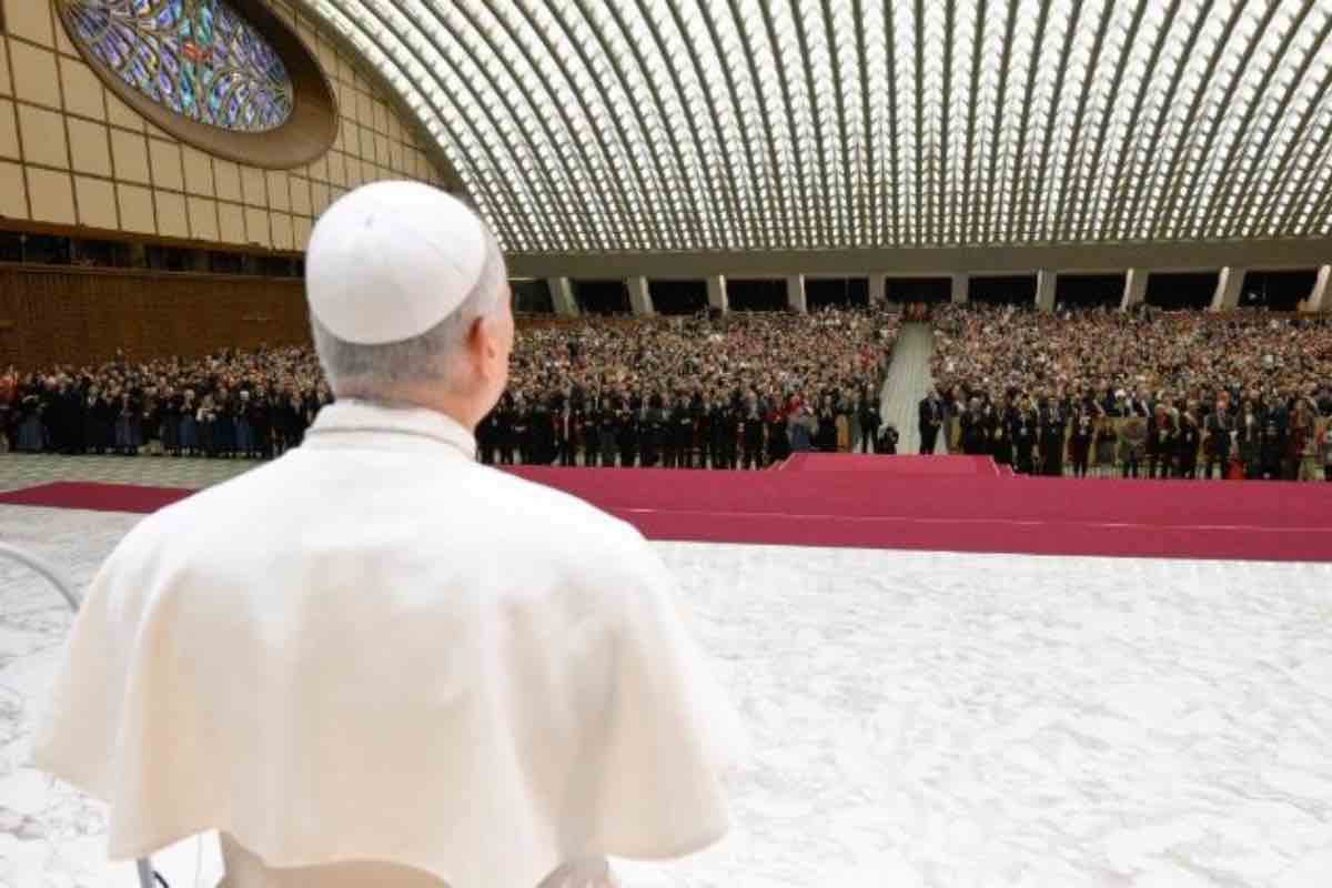 Fin dalle prime ore successive al sisma, anche la Chiesa cattolica si è mobilitata per sostenere la popolazione colpita. La fondazione pontificia Aiuto alla Chiesa che Soffre ha avviato iniziative di sostegno per i terremotati, mentre Caritas Internationalis ha destinato altri 100.000 euro agli interventi di emergenza