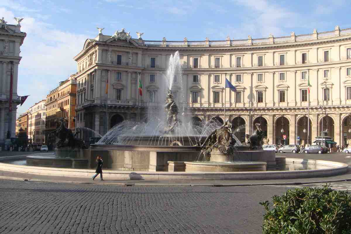 il corteo partirà alle 14.30 da Piazza della Repubblica e si concluderà davanti alla basilica di San Giovanni in Laterano. Più di cento associazioni hanno aderito all'iniziativa, che difende la vita dal concepimento alla morte naturale.