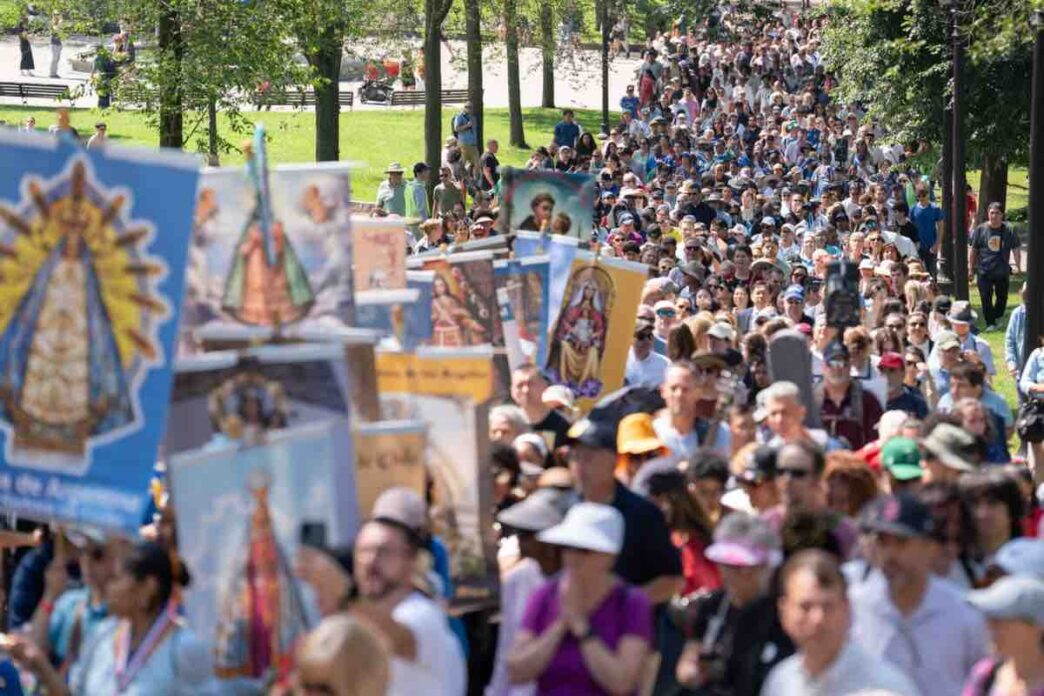 Sabato 27 giugno migliaia di fedeli hanno preso parte alla processione eucaristica a Boston, lungo un tratto del Freedom Trail.