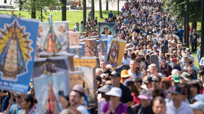 Sabato 27 giugno migliaia di fedeli hanno preso parte alla processione eucaristica a Boston, lungo un tratto del Freedom Trail.