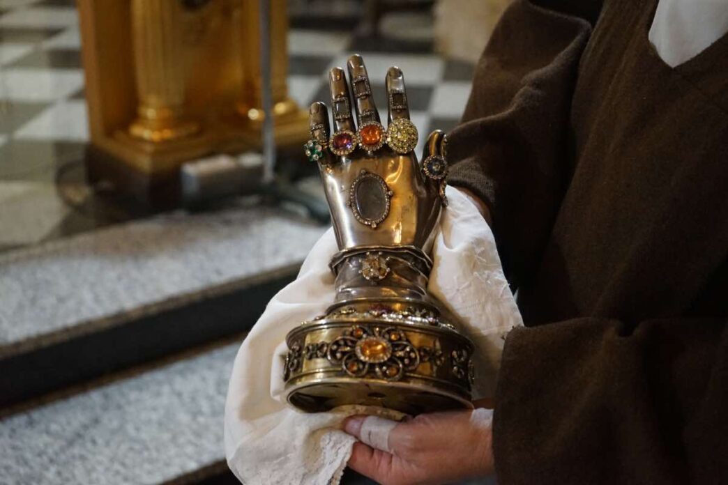 Cosa succederà alla mano incorrotta di Santa Teresa d'Avila