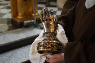 Cosa succederà alla mano incorrotta di Santa Teresa d'Avila