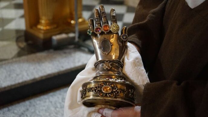 Cosa succederà alla mano incorrotta di Santa Teresa d'Avila