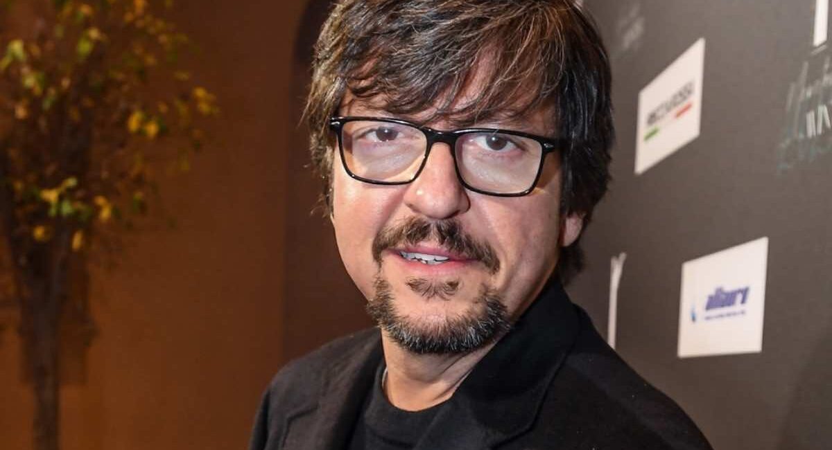 Ricky Memphis attore romano in posa durante un evento pubblico