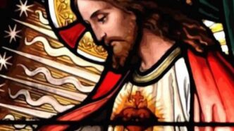 Cinque pratiche concrete per vivere la devozione al Sacro Cuore in famiglia: dall'immagine in casa all'atto di consacrazione, fino ai Primi Venerdì del mese.