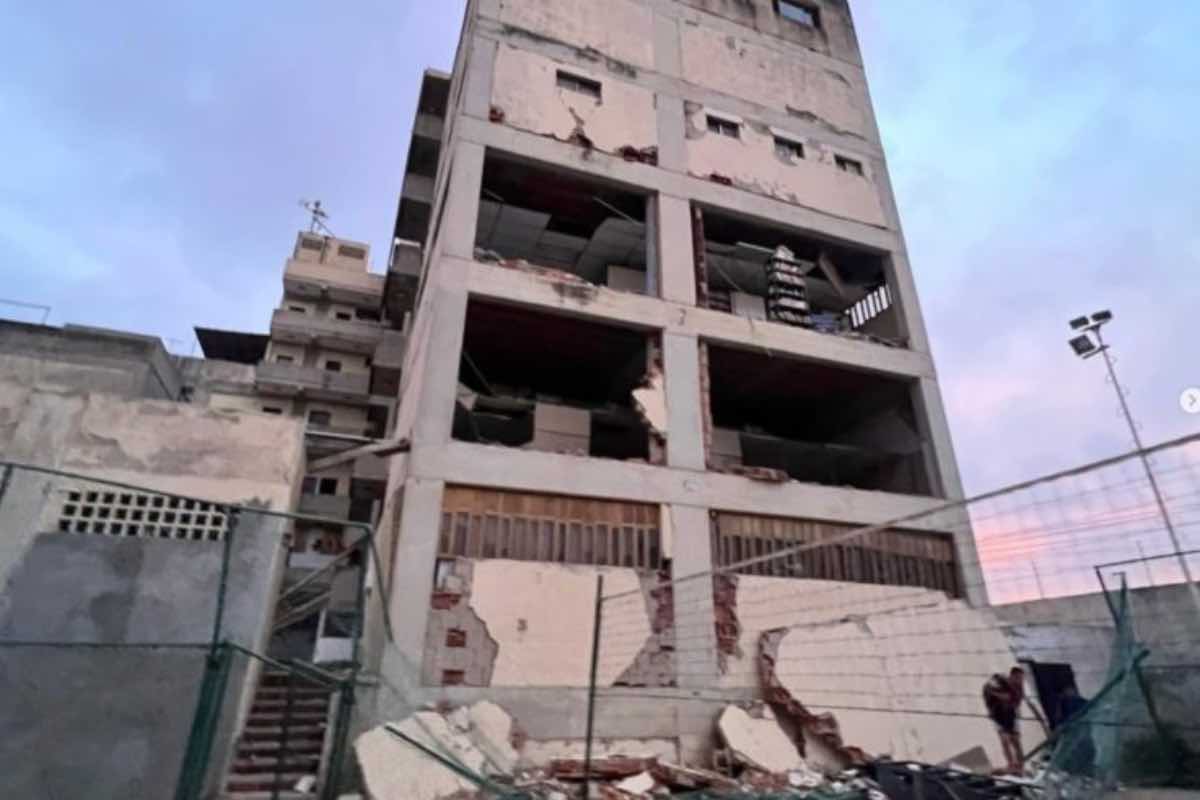 A La Guaira, una delle città più devastate a un'ora da Caracas, il vescovo Pablo Modesto si è fermato davanti al seminario di San Pedro Apóstol