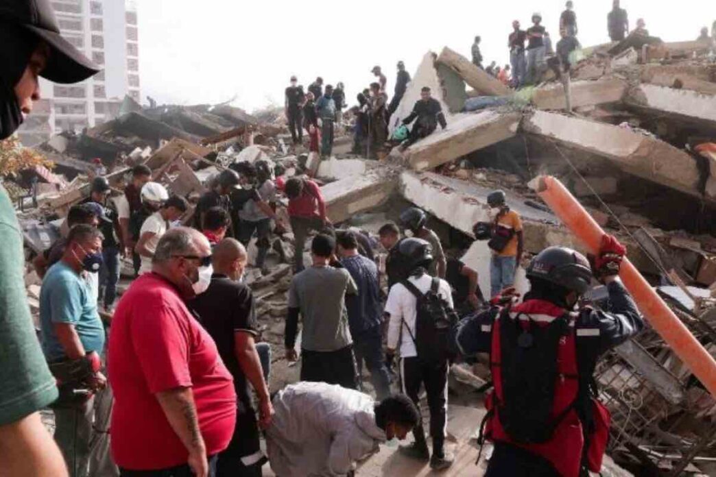 Il terremoto in Venezuela ha aggravato una crisi già profonda: molte famiglie non riescono a dare sepoltura ai propri cari tra macerie, povertà e servizi al collasso.