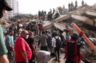 Il terremoto in Venezuela ha aggravato una crisi già profonda: molte famiglie non riescono a dare sepoltura ai propri cari tra macerie, povertà e servizi al collasso.