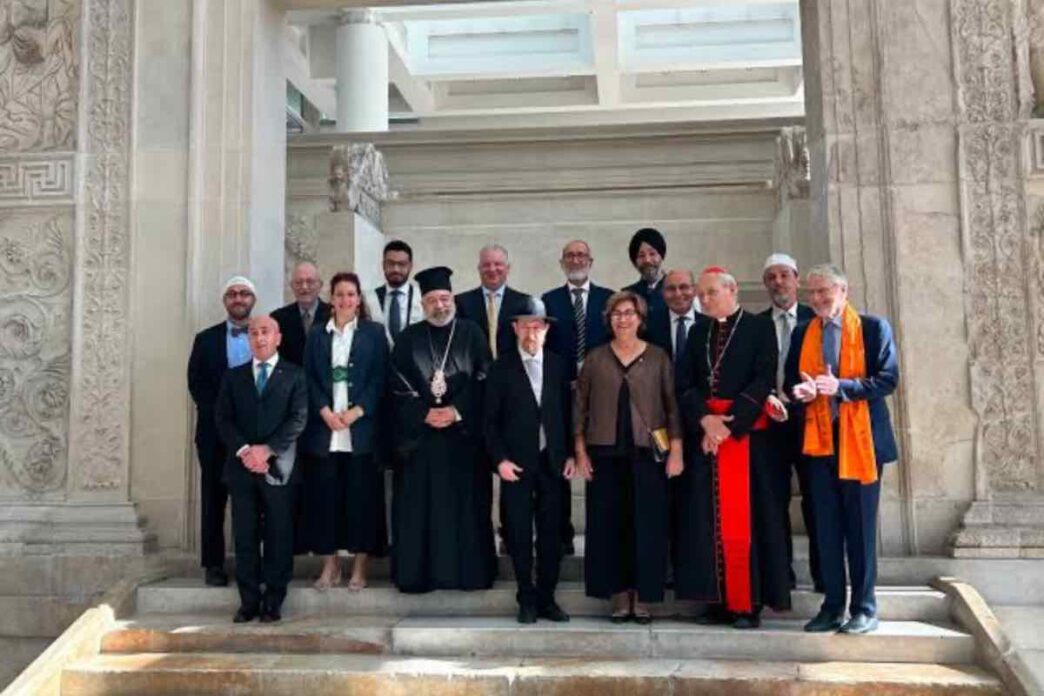 Cattolici, ebrei, musulmani, buddhisti e altre confessioni firmano a Roma il Patto sul dialogo interreligioso per contrastare odio ed estremismi.