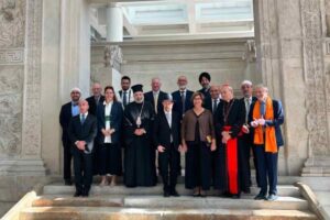 Cattolici, ebrei, musulmani, buddhisti e altre confessioni firmano a Roma il Patto sul dialogo interreligioso per contrastare odio ed estremismi.