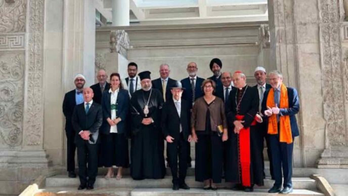 Cattolici, ebrei, musulmani, buddhisti e altre confessioni firmano a Roma il Patto sul dialogo interreligioso per contrastare odio ed estremismi.