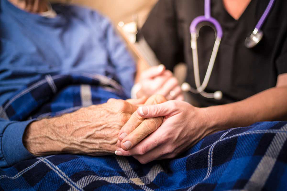 Vuole che la medicina si mobiliti davvero, che il dolore venga alleviato, che l'accompagnamento umano venga rafforzato e che le cure palliative siano accessibili su tutto il territorio