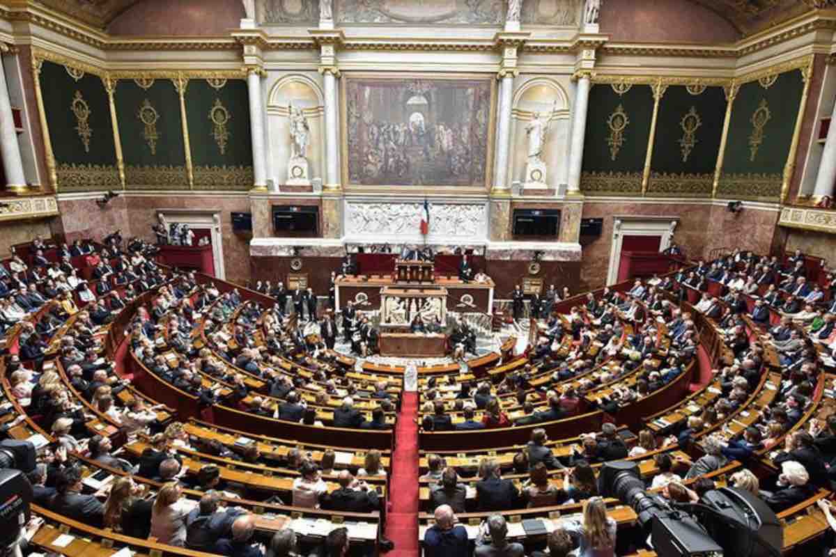 Già in vista del voto al Senato, previsto per il 13 maggio, giorno della festa di Nostra Signora di Fatima, il vescovo aveva invitato i fedeli a pregare e digiunare. Nel comunicato intitolato Tu ne tueras point, chiedeva al Signore di illuminare la coscienza dei senatori davanti alle conseguenze morali e spirituali di una legalizzazione dell'eutanasia in Francia