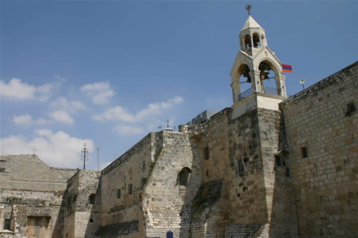 Tra i siti colpiti figurano la Chiesa della Dormizione a Gerusalemme, la Basilica della Natività a Betlemme e la Chiesa di Sant'Alessandro Nevskij, a pochi passi dal Santo Sepolcro