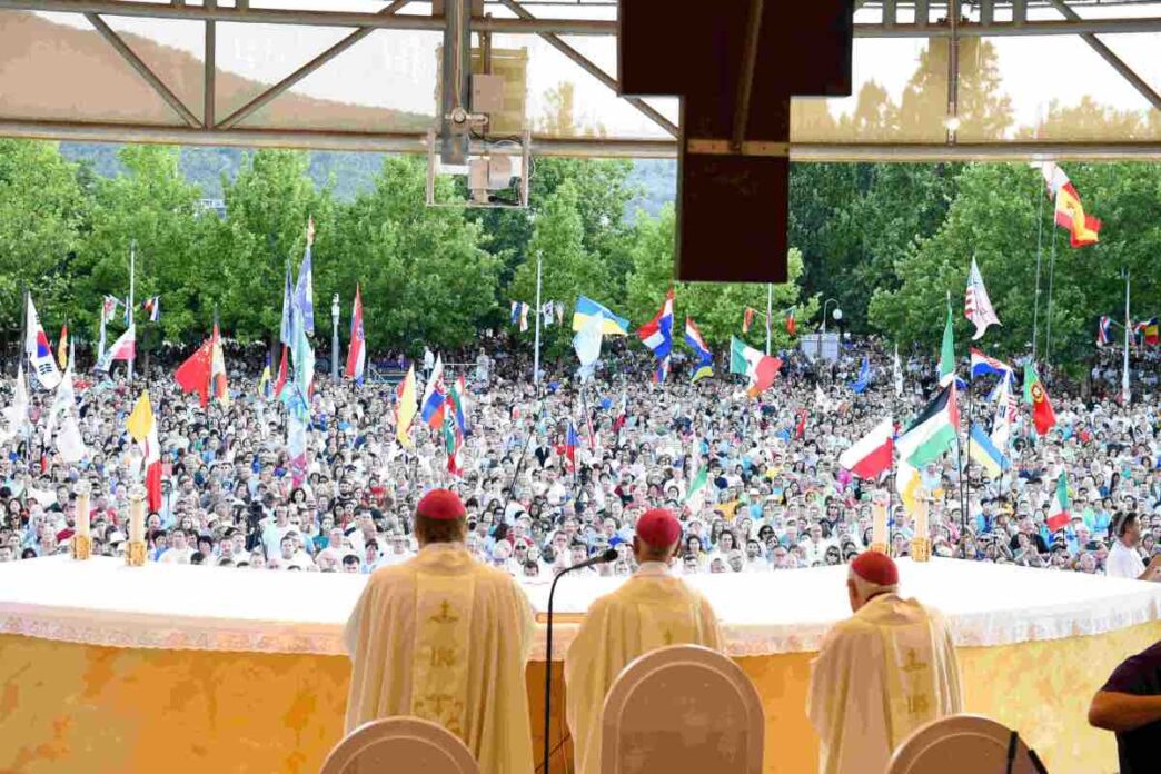 Il 37° Mladifest a Medjugorje inizierà oggi e si concluderà il 6 agosto: ecco programma, orari e lingue della traduzione simultanea per i giovani.