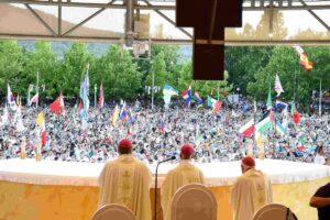 Il 37° Mladifest a Medjugorje inizierà oggi e si concluderà il 6 agosto: ecco programma, orari e lingue della traduzione simultanea per i giovani.