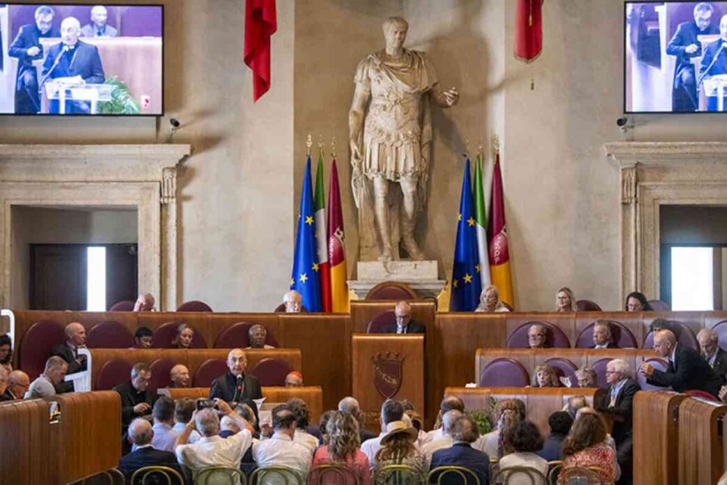 Trenta Premi Nobel e leader mondiali firmano in Campidoglio la Dichiarazione di Roma: sei principi per disarmare intelligenza artificiale e nucleare.