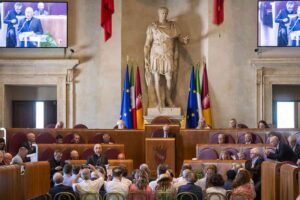 Trenta Premi Nobel e leader mondiali firmano in Campidoglio la Dichiarazione di Roma: sei principi per disarmare intelligenza artificiale e nucleare.