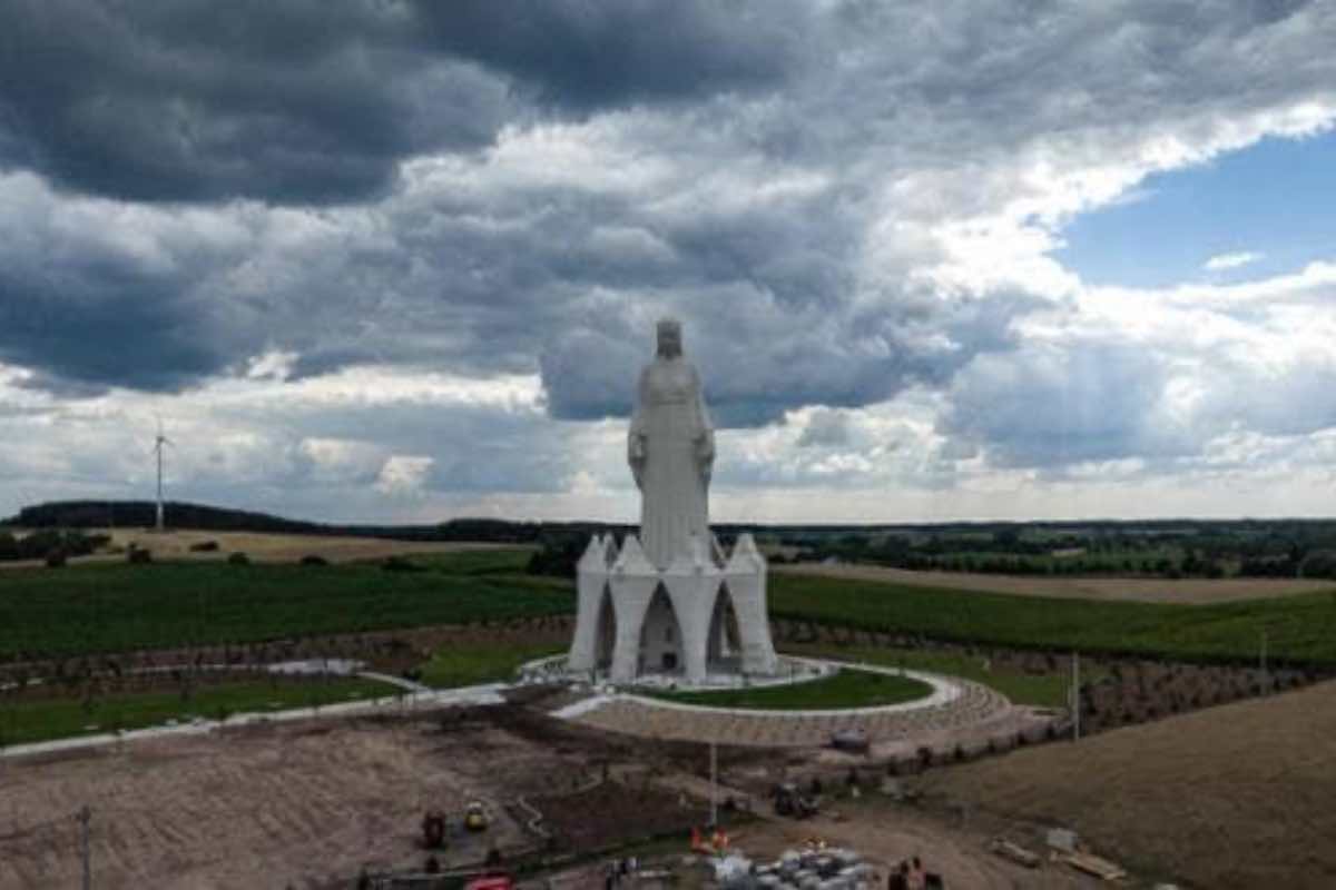 La cerimonia di consacrazione inizierà alle 12:00 del 15 agosto, durante una messa celebrata dal vescovo Krzysztof Wętkowski