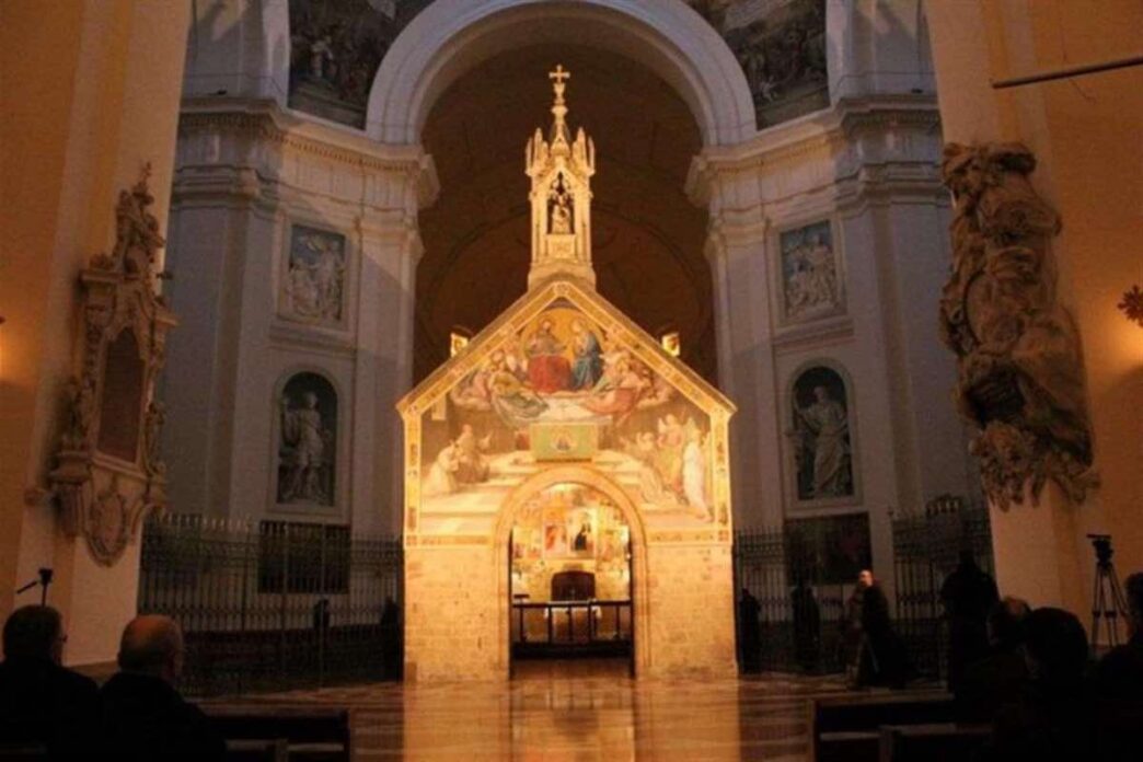 Dal 29 luglio al 3 agosto la basilica di Santa Maria degli Angeli accoglie i pellegrini per il Perdono di Assisi, con la Porziuncola sempre aperta.