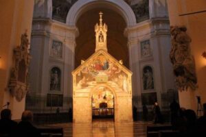 Dal 29 luglio al 3 agosto la basilica di Santa Maria degli Angeli accoglie i pellegrini per il Perdono di Assisi, con la Porziuncola sempre aperta.