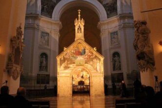 Dal 29 luglio al 3 agosto la basilica di Santa Maria degli Angeli accoglie i pellegrini per il Perdono di Assisi, con la Porziuncola sempre aperta.