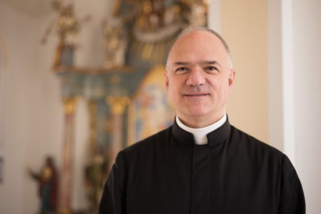 La FSSPX respinge la scomunica del Vaticano dopo le consacrazioni episcopali del 1° luglio e definisce le sanzioni oggettivamente ingiuste e invalide.