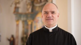 La FSSPX respinge la scomunica del Vaticano dopo le consacrazioni episcopali del 1° luglio e definisce le sanzioni oggettivamente ingiuste e invalide.