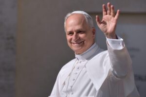 In una lettera per i 70 anni della Conference of Major Superiors of Men, Leone XIV chiede ai religiosi americani di condividere beni ed esperienze spirituali.