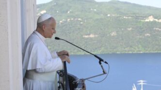 Papa Leone XIV soggiorna a Castel Gandolfo dal 5 al 27 luglio, riaprendo una tradizione estiva pontificia lunga quasi quattro secoli.