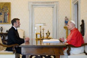 Secondo fonti francesi, Papa Leone XIV avrebbe avuto colloqui telefonici con Macron per fermare la legge sul suicidio assistito in Francia.