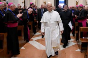 Leone XIV incontrerà il clero italiano il 12 dicembre: l'annuncio di Zuppi in una lettera ai vescovi, tra riflessione, veglia e fraternità sacerdotale.