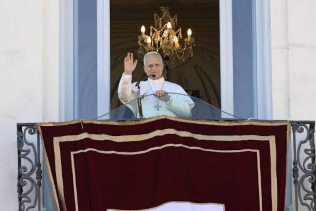 Papa Leone XIV, da Castel Gandolfo, rinnova l'appello alla preghiera per la pace nel mondo e ricorda i conflitti che insanguinano diversi Paesi.