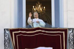 Papa Leone XIV, da Castel Gandolfo, rinnova l'appello alla preghiera per la pace nel mondo e ricorda i conflitti che insanguinano diversi Paesi.