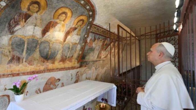 Papa Leone XIV ha concluso le vacanze a Castel Gandolfo, tre settimane tra preghiera, letture, sport e incontri con pellegrini e poveri.
