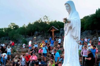 Il direttore dell'Ufficio Pellegrinaggi di Mileto-Nicotera-Tropea denuncia gli interessi personali nascosti dietro i pellegrinaggi a Medjugorje e i rischi per i fedeli.