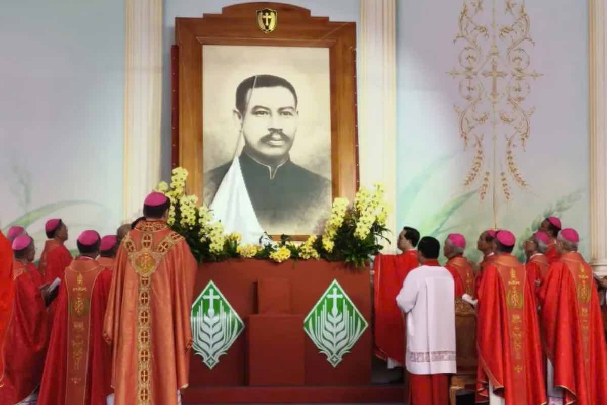 Francesco Saverio Truong Buu Diep nacque il 1° gennaio 1897 nella provincia di An Giang. Fu ordinato sacerdote nel 1924