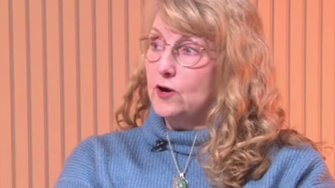 Sarah Morse, insegnante cattolica in Scozia, ha perso il lavoro dopo aver espresso le sue idee pro-vita in classe e ora fa causa alla scuola.