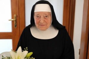 È morta a 110 anni suor Letizia, monaca benedettina di Bitonto: 85 anni di clausura, legatoria e preghiera in una vita lunga un secolo.