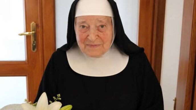 È morta a 110 anni suor Letizia, monaca benedettina di Bitonto: 85 anni di clausura, legatoria e preghiera in una vita lunga un secolo.