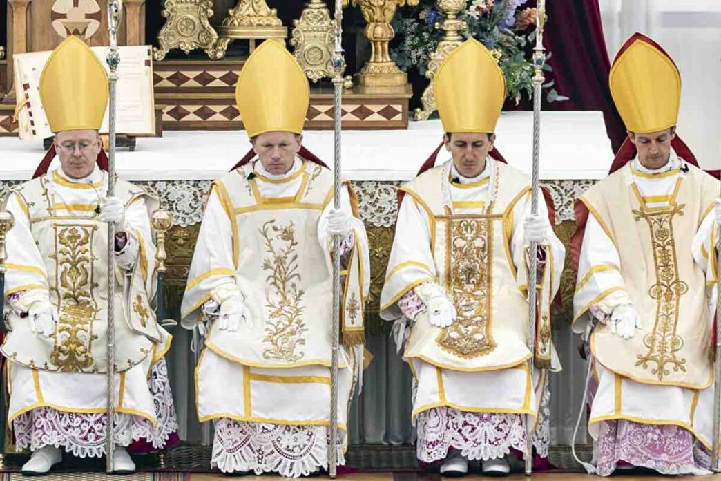 La FSSPX ha ordinato vescovi senza il mandato di Roma: il Vaticano ha dichiarato la scomunica latae sententiae, automatica dal momento dell'atto.