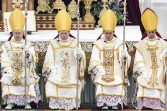 La FSSPX ha ordinato vescovi senza il mandato di Roma: il Vaticano ha dichiarato la scomunica latae sententiae, automatica dal momento dell'atto.