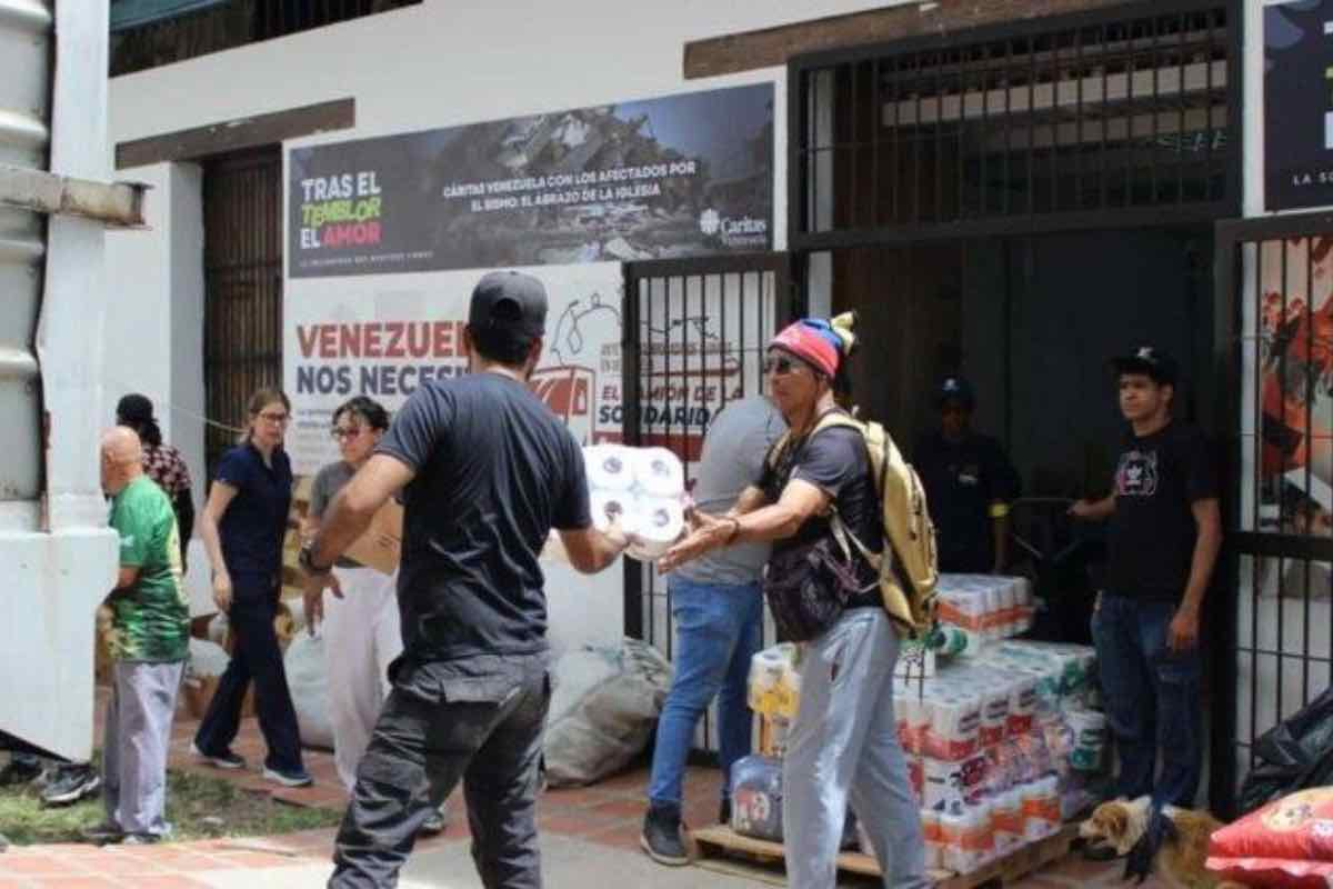 Il sacerdote chiede che la solidarietà non venga meno quando l'attenzione mediatica si sarà spostata altrove, affidando a tutti un appello semplice: «Non smettete di pregare per il Venezuela».