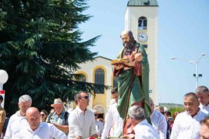 Sabato 25 luglio a Medjugorje si celebra la festa di San Giacomo apostolo, patrono della parrocchia, con messa solenne e processione.
