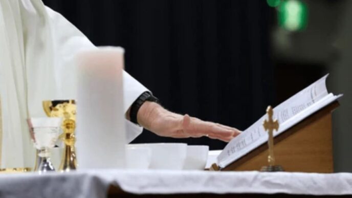 L'estate porta il consueto avvicendamento dei parroci nelle diocesi: un passaggio delicato che custodisce una grande ricchezza spirituale.
