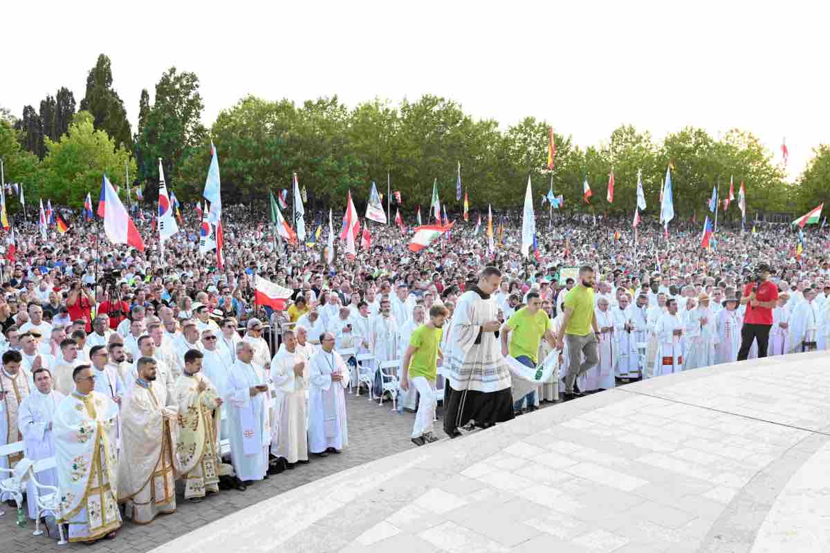 Nella parte finale dell'omelia, il vescovo ha collegato la riflessione al Giorno della vittoria e della gratitudine per la patria, celebrato lo stesso giorno in Croazia