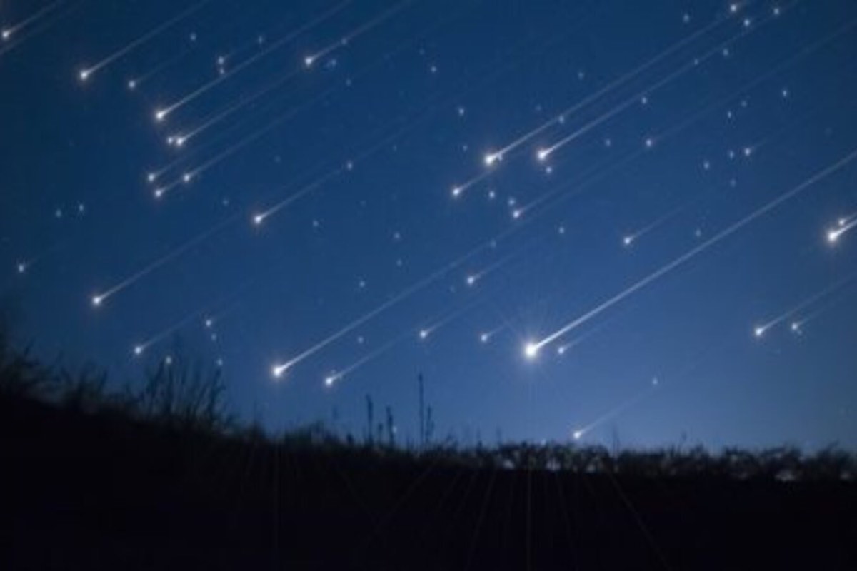 Il legame tra san Lorenzo e le stelle cadenti nasce da un'immagine poetica: le scie luminose che attraversano il cielo nella notte del 10 agosto sono state interpretate come i carboni ardenti della graticola, o come le lacrime versate dal santo durante il supplizio
