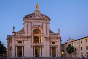 Il Perdono d'Assisi è l'indulgenza plenaria legata alla Porziuncola, voluta da san Francesco: origini, condizioni e giorni per ottenerla.
