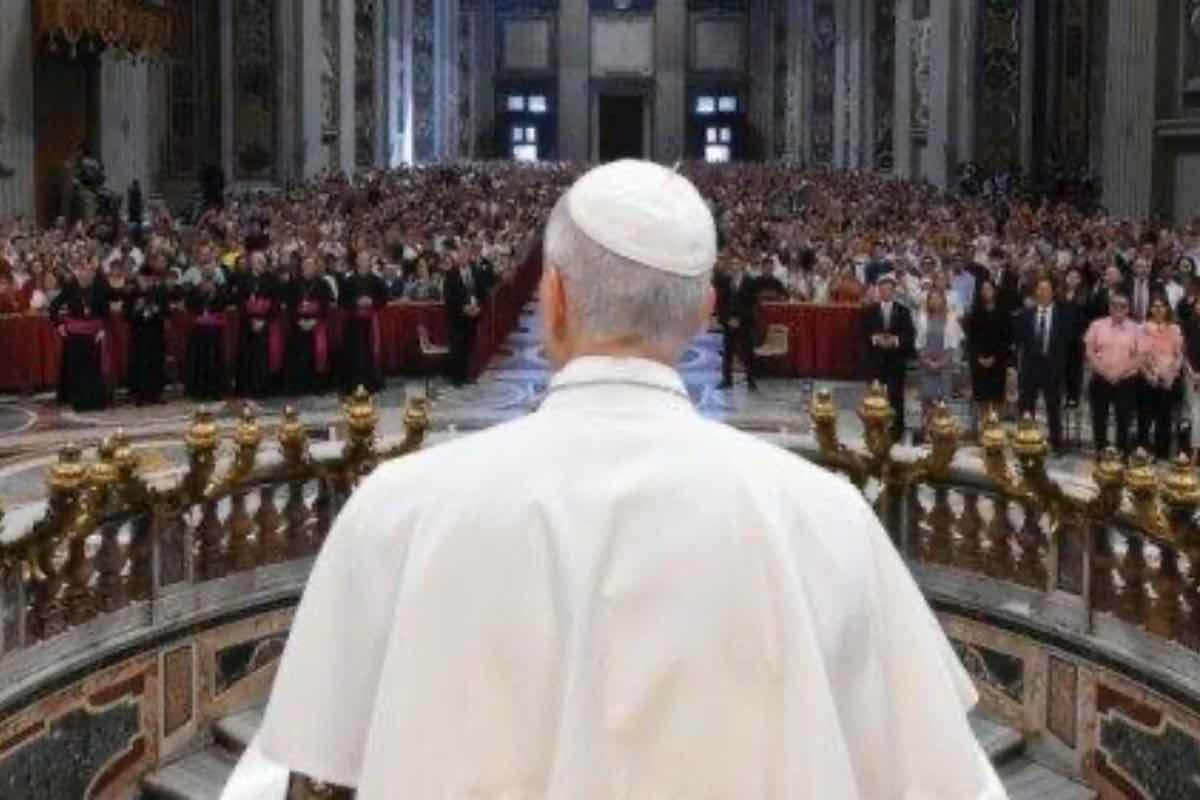 Leone XIV ha ricordato le parole con cui San Paolo VI promulgò la Costituzione, affermando che "Dio al primo posto; la preghiera prima nostra obbligazione"